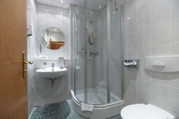 2 3 amenajare baie 3 mp – rezervor toaleta in perete 3 2 3 amenajare baie 3 mp - rezervor toaleta in perete 3