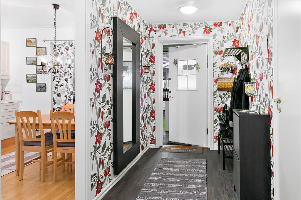 2.1 amenajare hol cu tapet cu model floral 5 2.1 amenajare hol cu tapet cu model floral 5