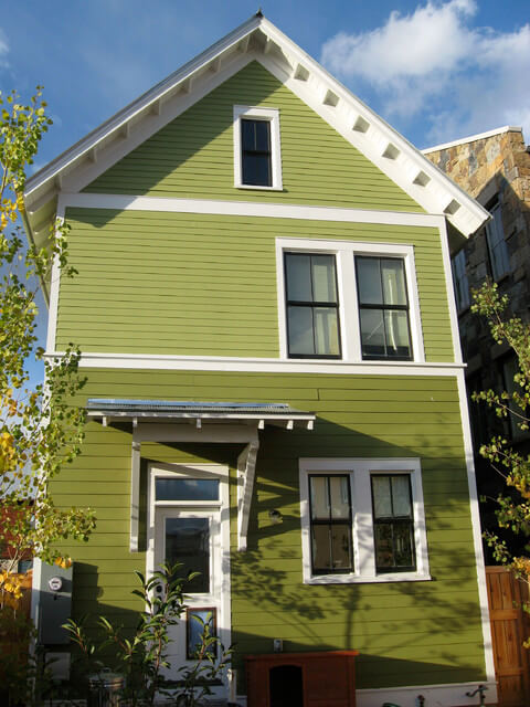 culori-exterior-combinatii-verde-si-alb Casa cu etaj in nuante de verde si alb