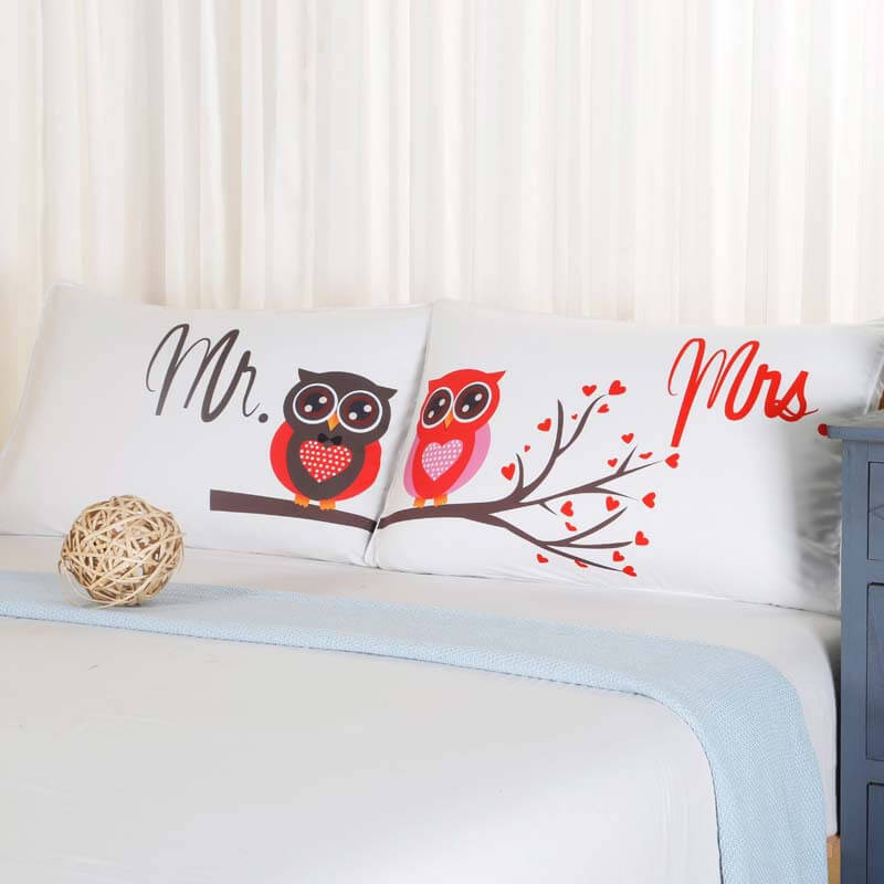 1.1 – Idei de cadouri aniversare pentru primul an de casatorie 1 perne personalizate 3