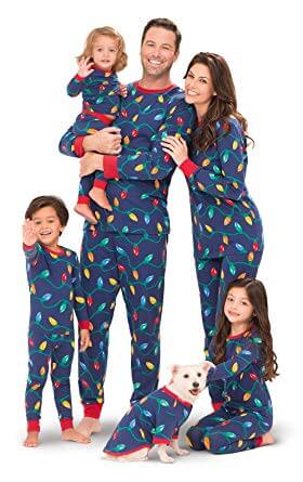 1.1 Idei de cadouri de Craciun pentru familii – pijamale personalizate Craciun 2