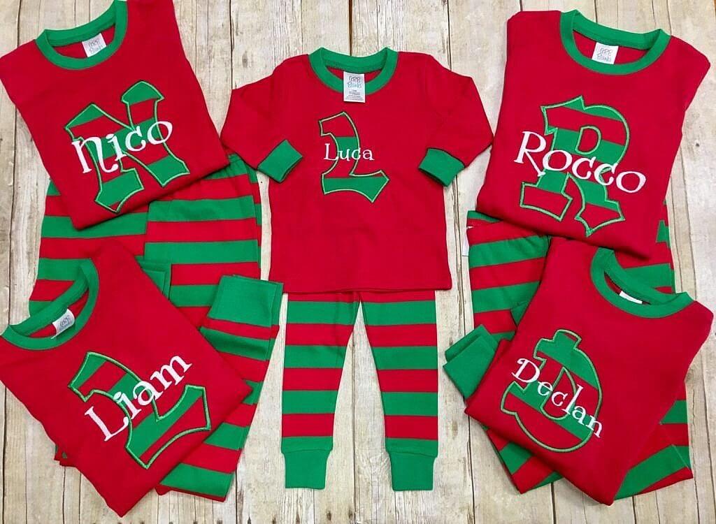 1.1 Idei de cadouri de Craciun pentru familii – pijamale personalizate Craciun 3