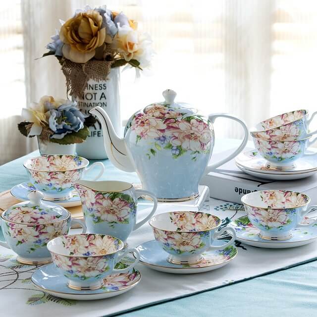 1.3 – Idei pentru cadouri aniversare de 50 de ani de casatorie – set vintage ceainic 1