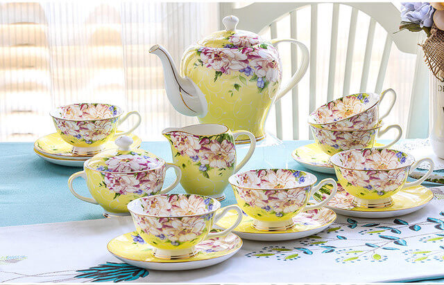1.3 – Idei pentru cadouri aniversare de 50 de ani de casatorie – set vintage ceainic 3