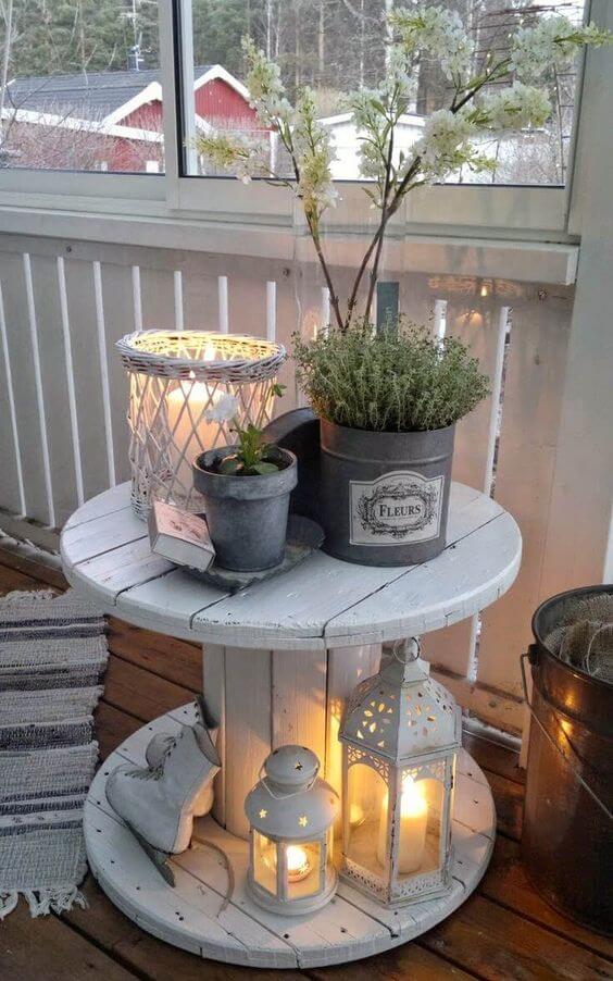 2.1. Idei cadouri de casa noua masuta decorativa