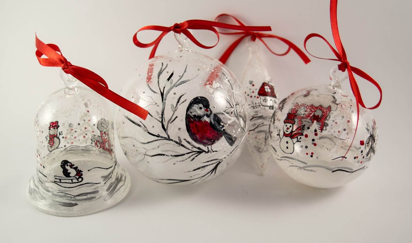 Idei cadouri de Secret Santa tombola globuri pentru brad