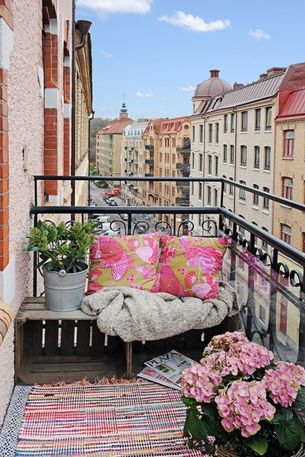 debara pe balcon 1