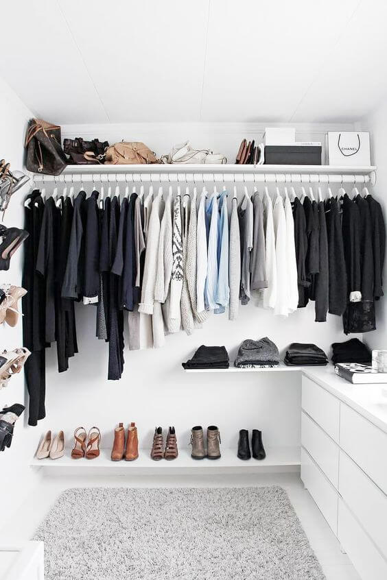 2.3. Compartimentarea dressingului in functie de culorile hainelor 4